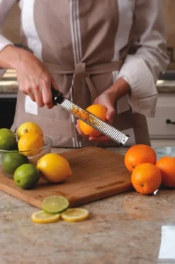Microplane Premium Kult-Reibe Zester Grater Reibe fein weiß