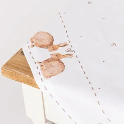 Mitteldecke Kaninchenpaar und Herzen aus Baumwolle weiß braun beige 100x100cm von Clayre & Eef