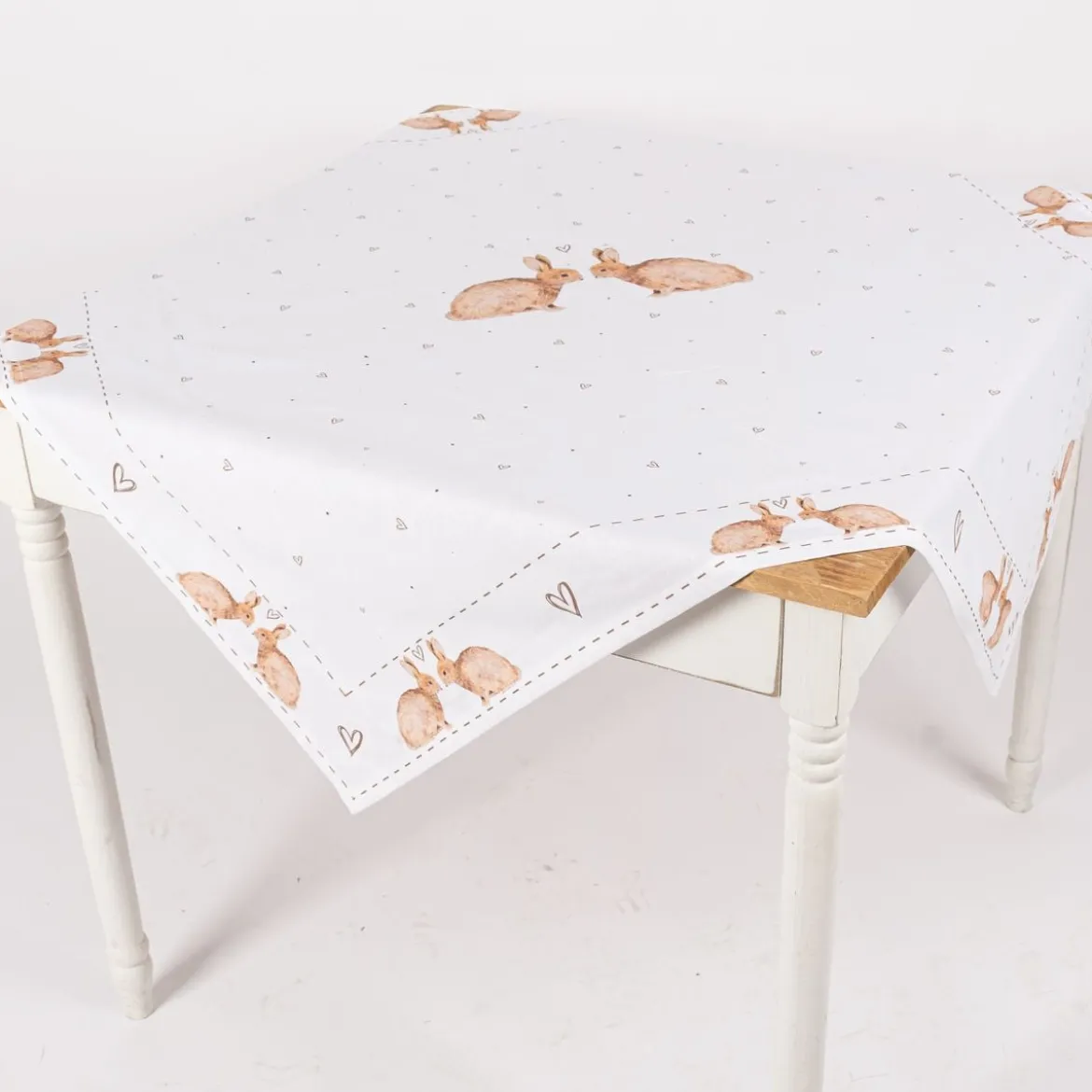 Mitteldecke Kaninchenpaar und Herzen aus Baumwolle weiß braun beige 100x100cm von Clayre & Eef