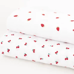 Musselin Stoff Baumwollstoff Kirschen Stickerei wollweiß rot 1,27m Breite