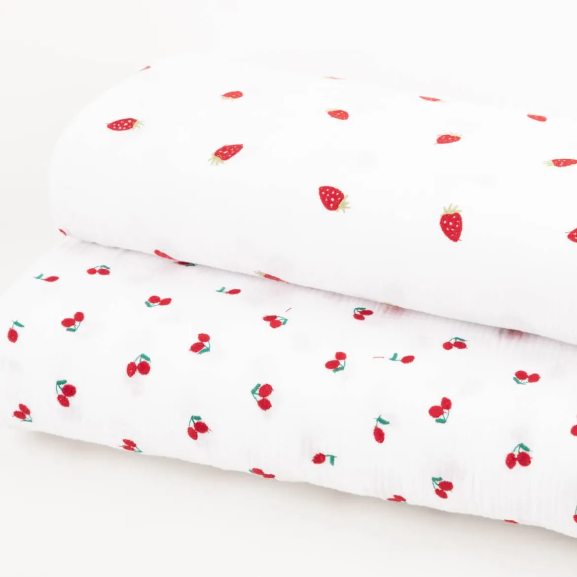 Musselin Stoff Baumwollstoff Kirschen Stickerei wollweiß rot 1,27m Breite