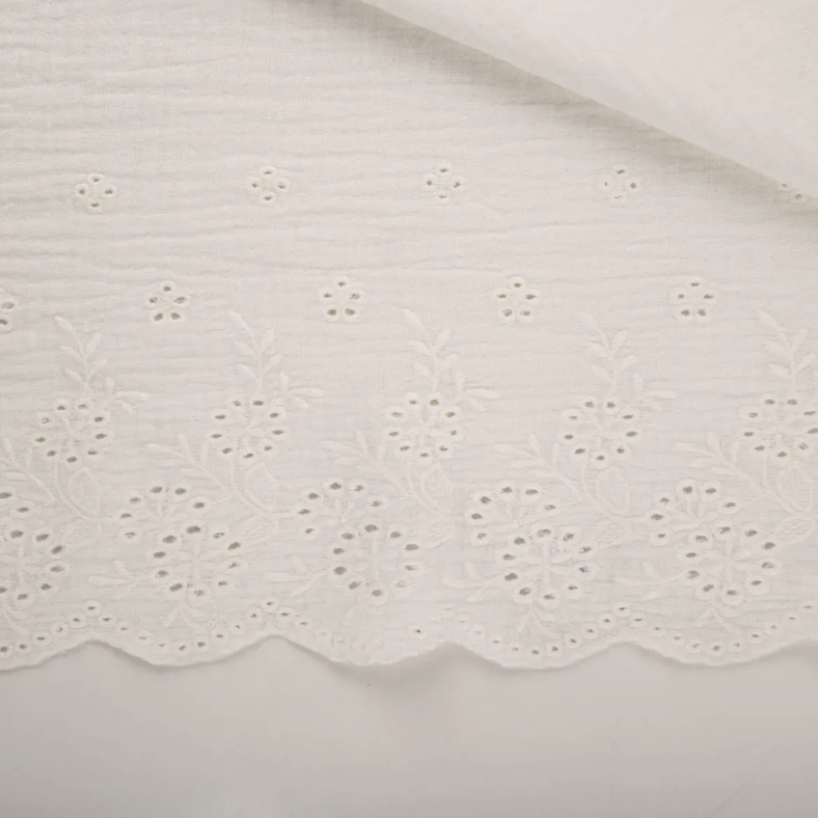 Musselin Stoff Double Gauze Blumen Bogenkante Stickerei weiß 1,30m Breite