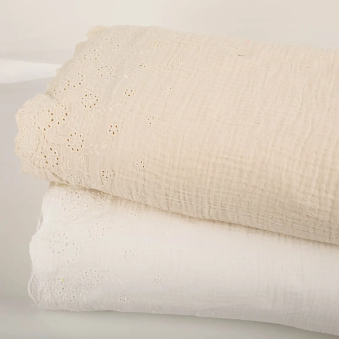 Musselin Stoff Double Gauze Blumen Bogenkante Stickerei weiß 1,30m Breite