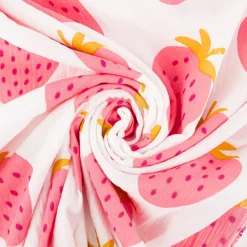 Musselin Stoff STRAWBERRIES Erdbeeren groß offweiß pink 1,35m Breite