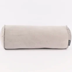 Nackenrolle aus Samt mit Kederumrandung silbergrau 20x55cm von SCHÖNER LEBEN.