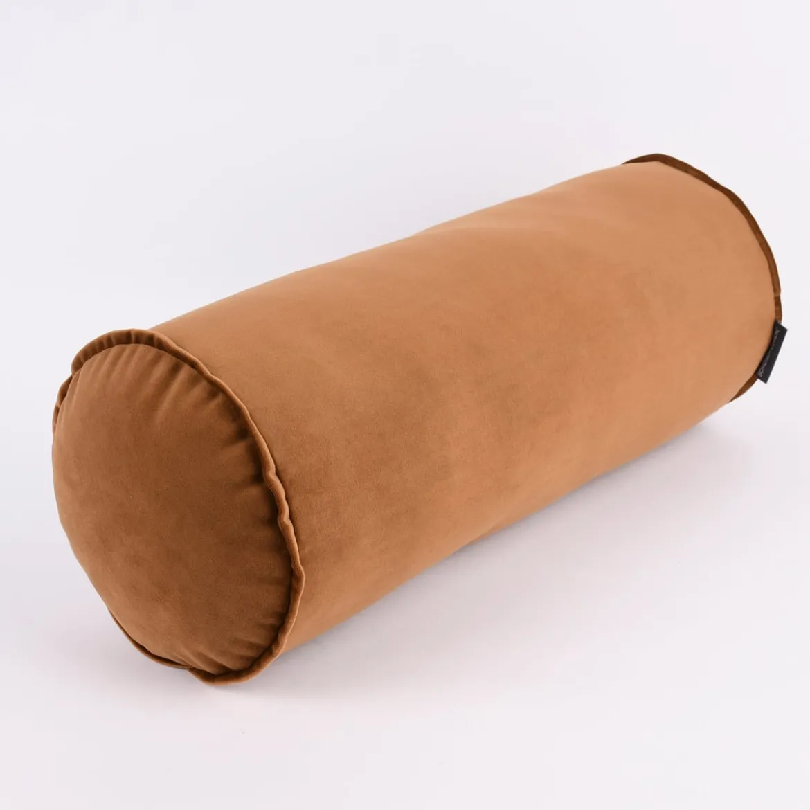 Nackenrolle aus Samt mit Kederumrandung cognac-braun 20x55cm von SCHÖNER LEBEN.