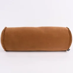 Nackenrolle aus Samt mit Kederumrandung cognac-braun 20x55cm von SCHÖNER LEBEN.