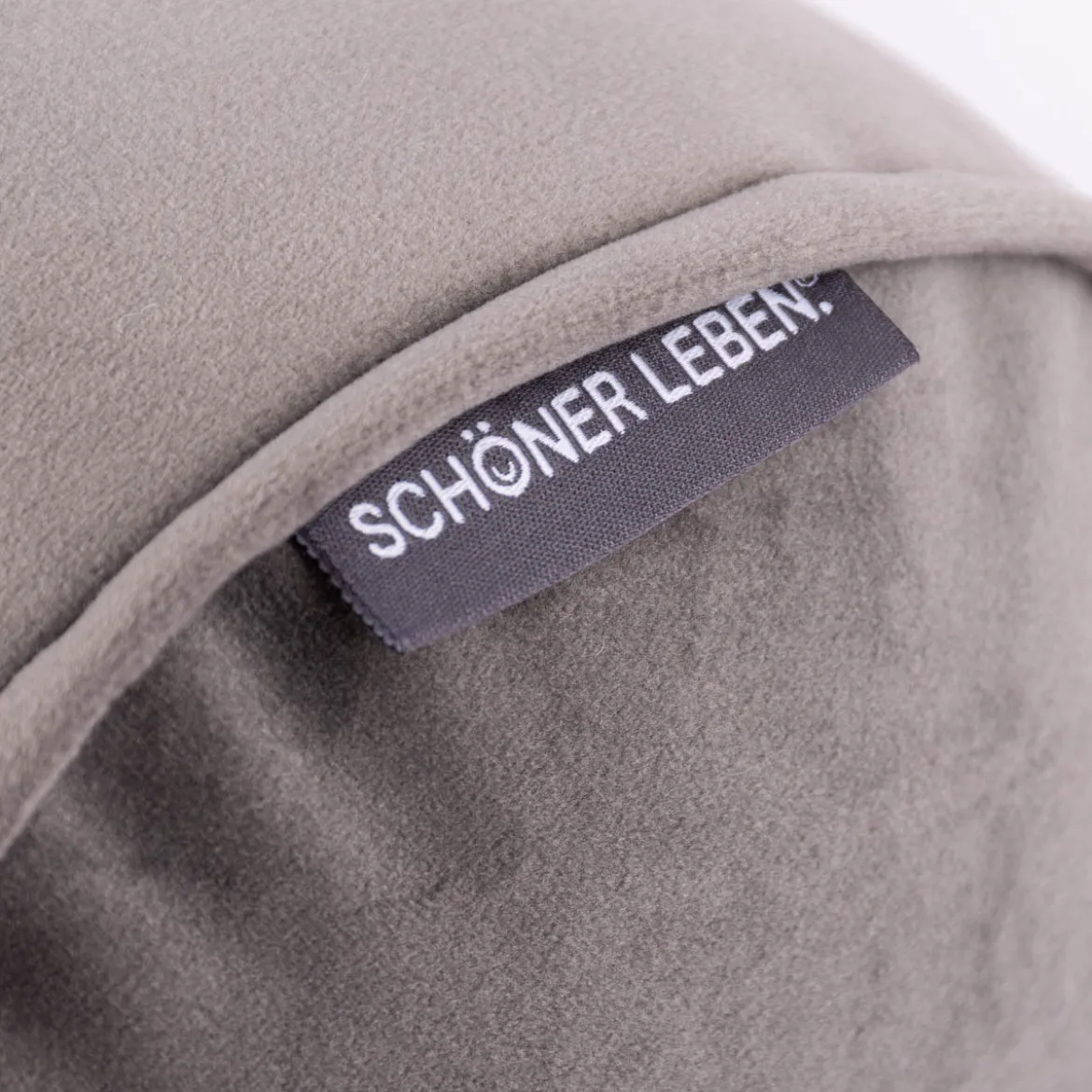 Nackenrolle aus Samt mit Kederumrandung und Reißverschluss grau 20x55cm von SCHÖNER LEBEN.