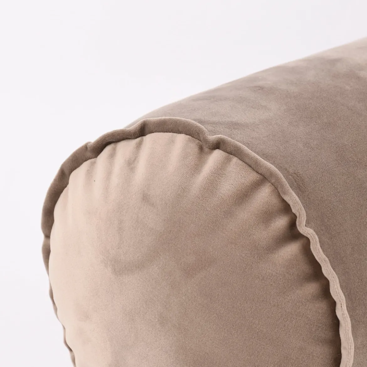 Nackenrolle aus Samt mit Reißverschluss und Kederumrandung taupe 20x55cm von SCHÖNER LEBEN.