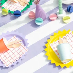 Pappteller in bunten Farben mit Zackenrand 25cm von Rico Design, 8 Stück