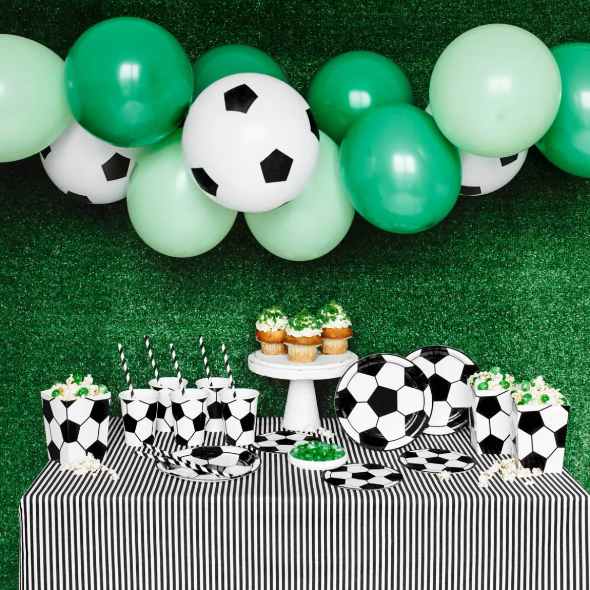 Party Pappteller Fußball schwarz-weiß 18cm Ø 6er Pack