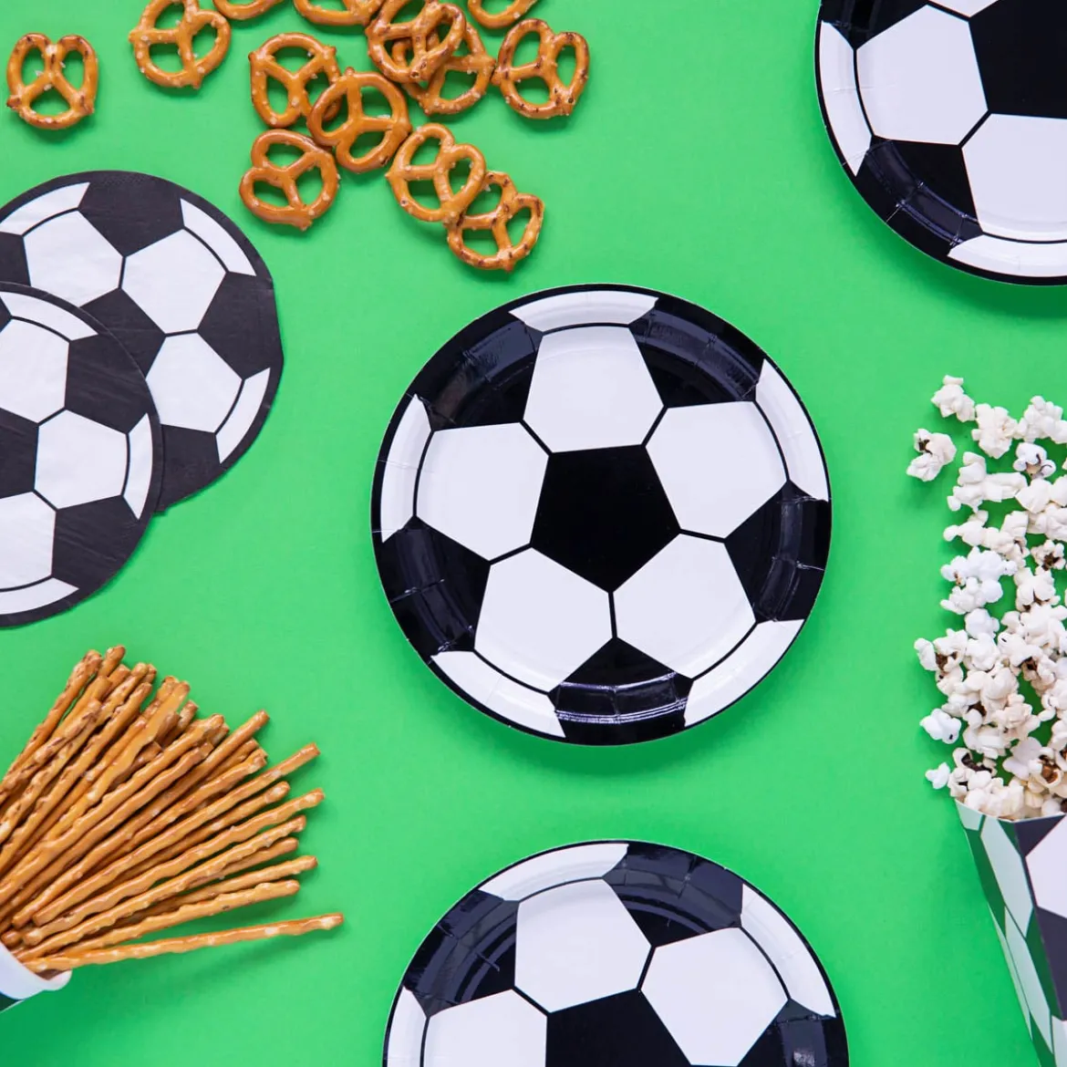 Party Pappteller Fußball schwarz-weiß 18cm Ø 6er Pack