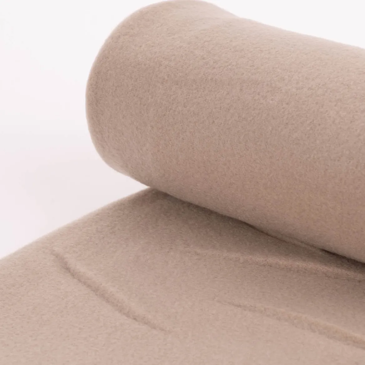 Plaid aus Polyester mit grobem Kettelrand einfarbig taupe 125x150cm