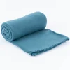 Plaid aus Polyester mit grobem Kettelrand einfarbig blau 125x150cm