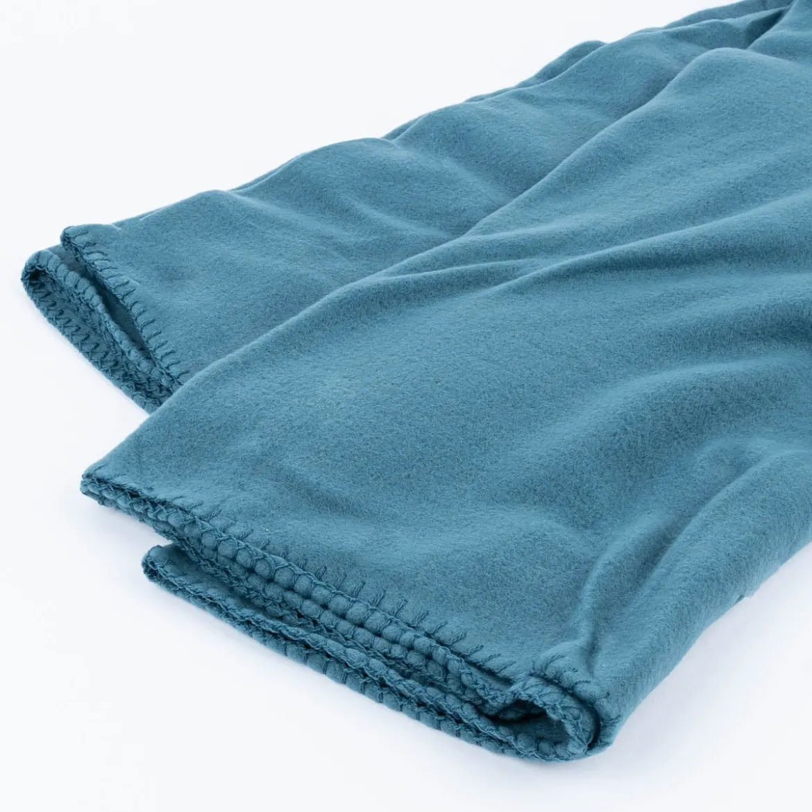 Plaid aus Polyester mit grobem Kettelrand einfarbig blau 125x150cm