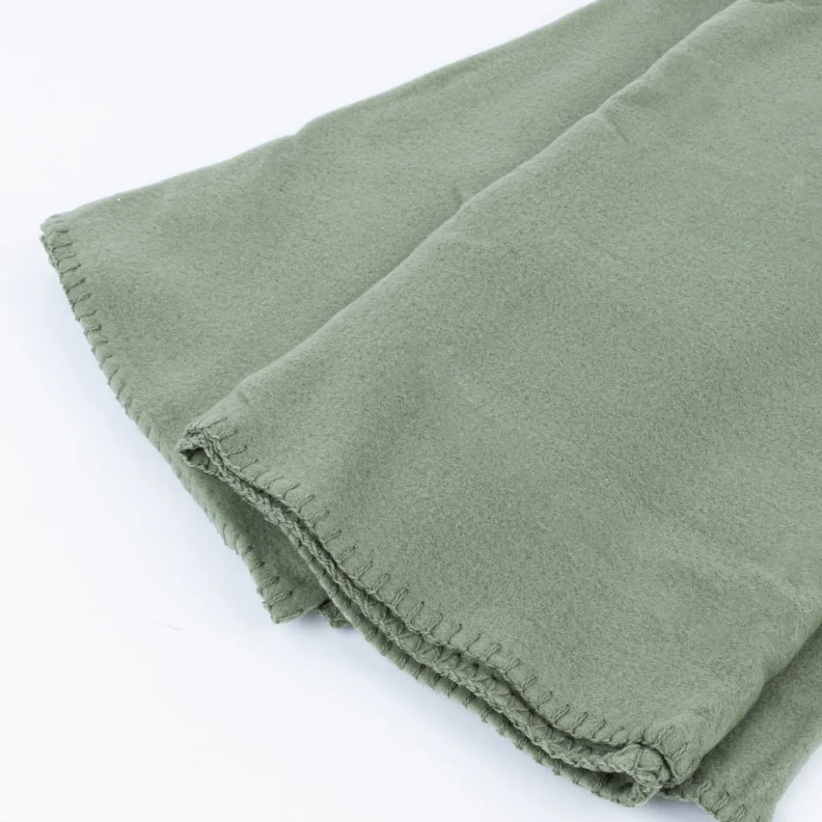 Plaid aus Polyester mit grobem Kettelrand einfarbig salbeigrün 125x150cm