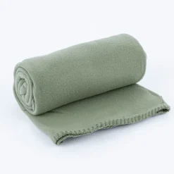 Plaid aus Polyester mit grobem Kettelrand einfarbig salbeigrün 125x150cm