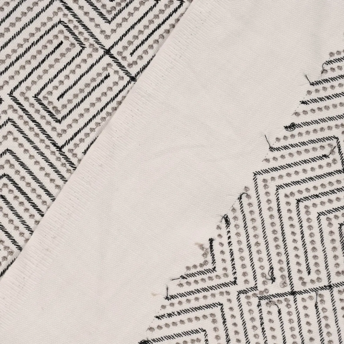 Rasch Textil Dekostoff Gardinenstoff Stickerei Grafik Arusha weiß schwarz grau 1,4m Breite
