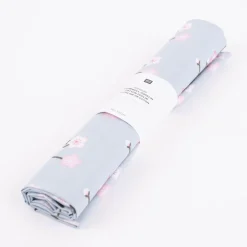 Rico Design Baumwollstoff Stoffabschnitt Kirschblütenzweige hellblau rosa 50x140cm