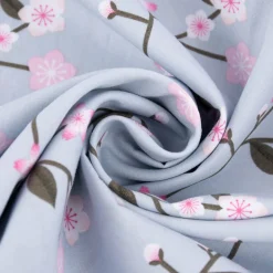 Rico Design Baumwollstoff Stoffabschnitt Kirschblütenzweige hellblau rosa 50x140cm