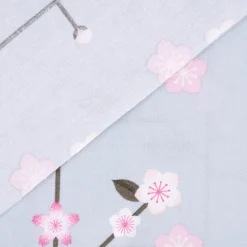 Rico Design Baumwollstoff Stoffabschnitt Kirschblütenzweige hellblau rosa 50x140cm