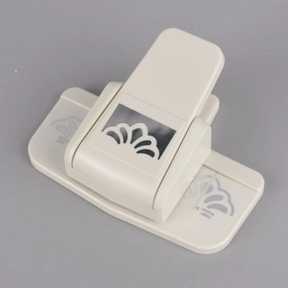 Rico Design Bordürenstanze groß Ornament 4x5cm