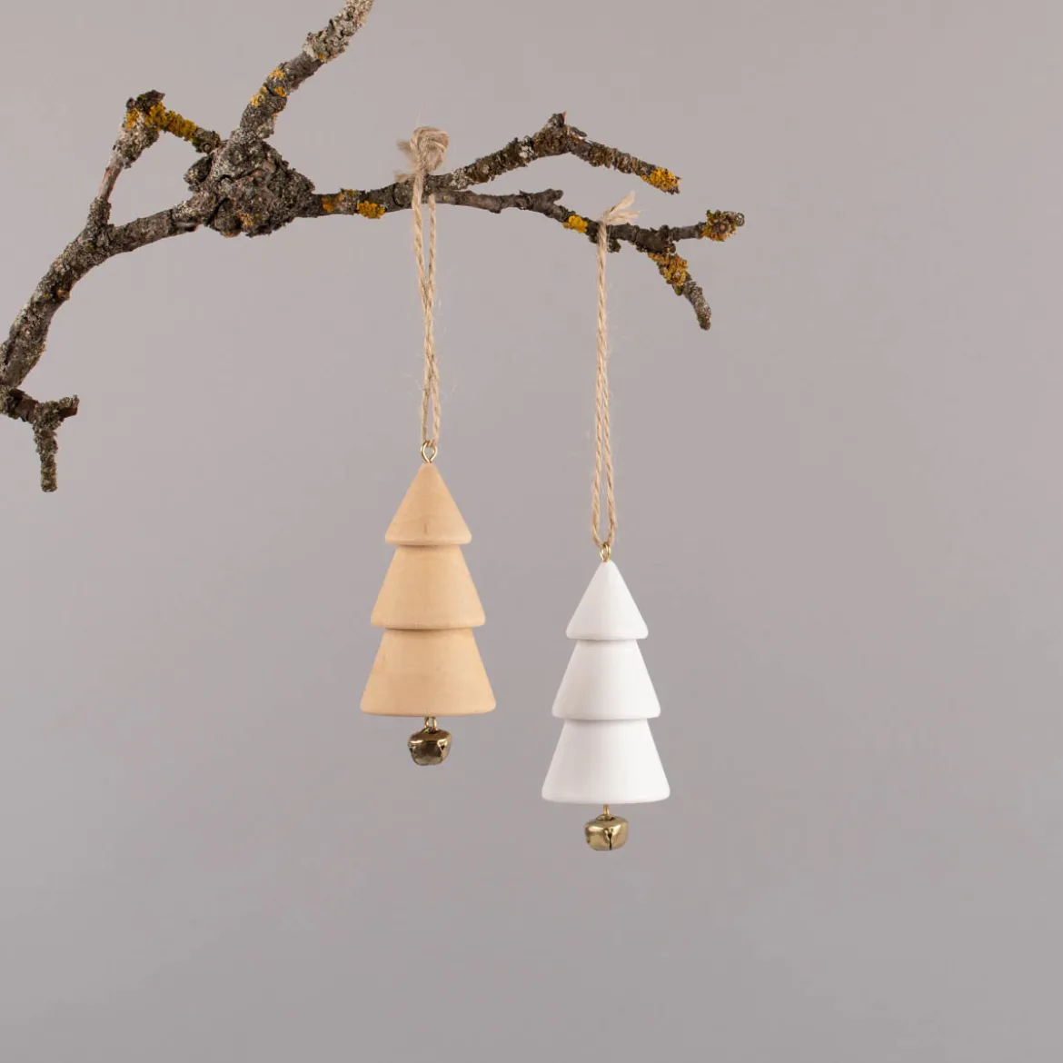 Rico Design Dekohänger Tannenbaum mit Glocke weiß 22x4cm