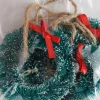 Rico Design Dekohänger Weihnachtskranz 3 Stück grün rot 5cm
