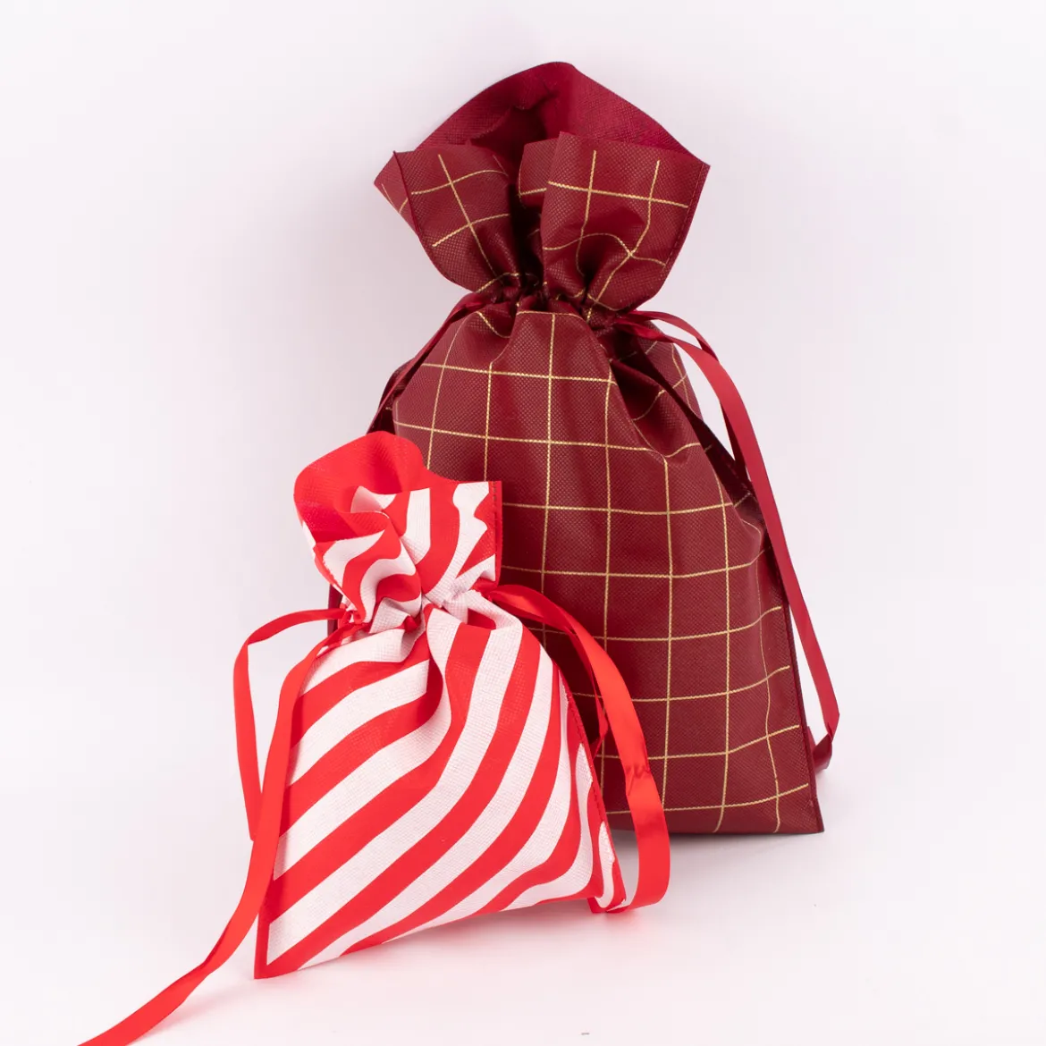 Rico Design Geschenktasche Streifen rot weiß 20x30cm
