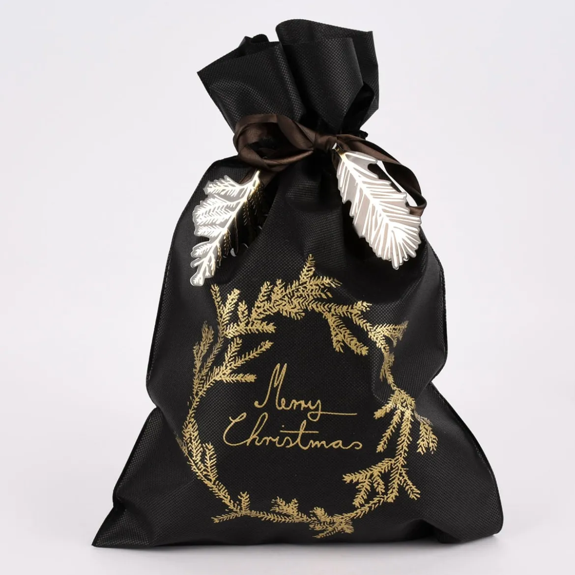 Rico Design Geschenktüte Nostalgic Christmas Kranz groß schwarz gold 30x45cm