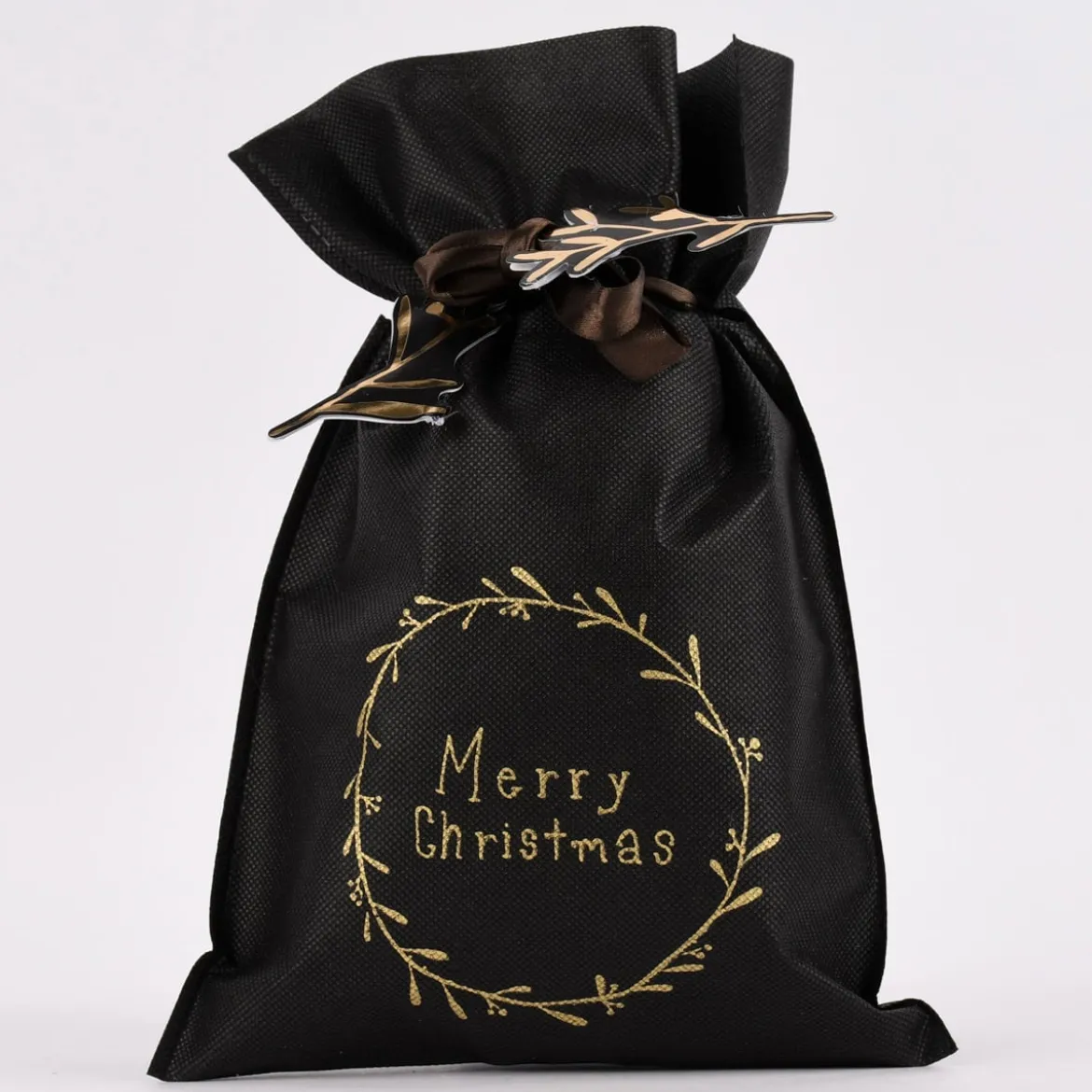 Rico Design Geschenktüte Nostalgic Christmas Kranz klein schwarz gold 20x30cm