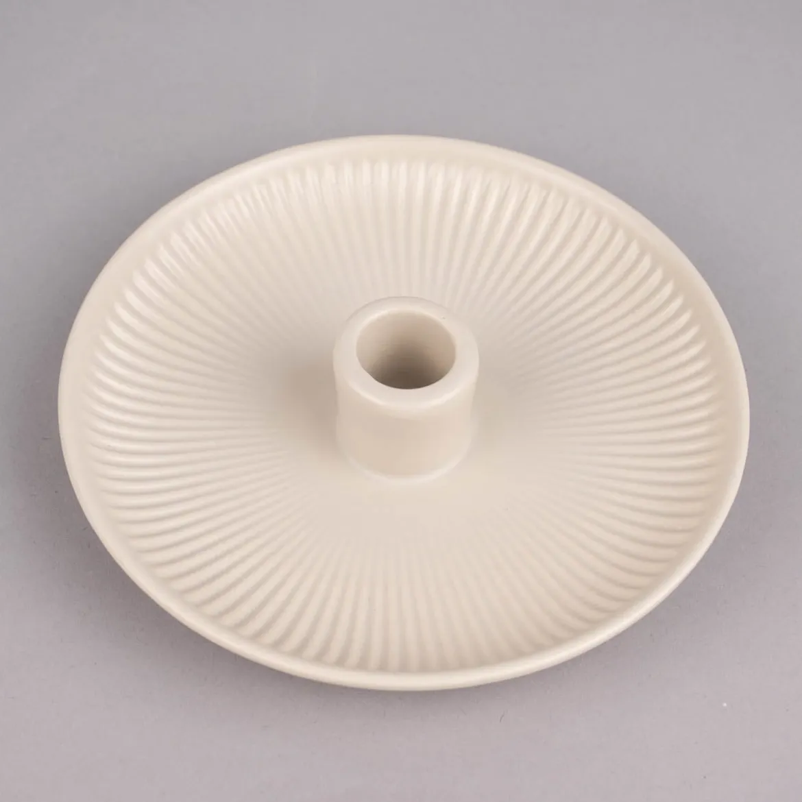 Rico Design Kerzenhalter für Stabkerzen Schale mit Rillen Porzellan matt creme 3,5x15,5cm