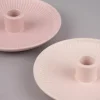 Rico Design Kerzenhalter für Stabkerzen Schale mit Rillen Porzellan matt rosa 3,5x15,5cm