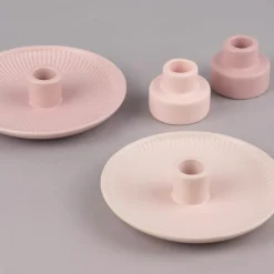 Rico Design Kerzenhalter für Stabkerzen Schale mit Rillen Porzellan matt rosa 3,5x15,5cm