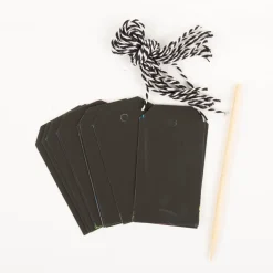 Rico Design Kratzpapier Anhänger 12 Stk schwarz regenbogenfarbig Paper Poetry
