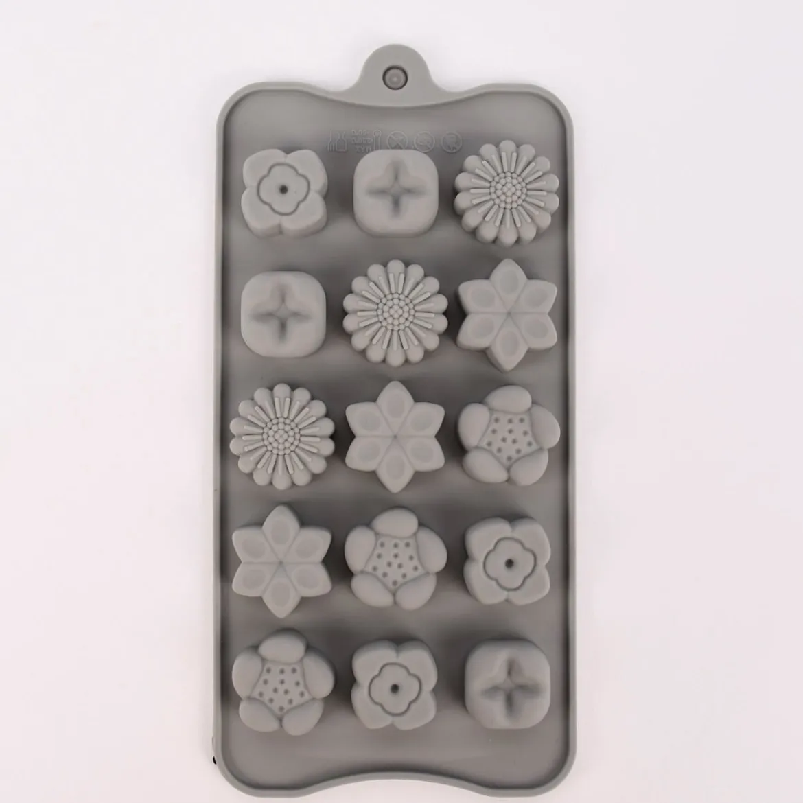 Rico Design Mini Seifengießform Blumen für 15 Stück 3x1cm