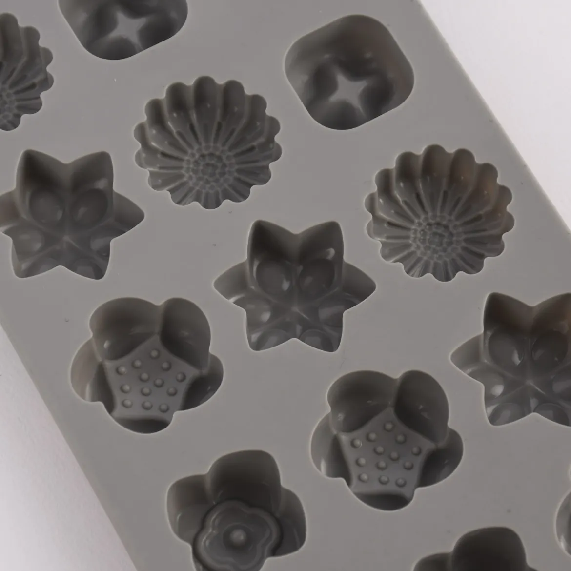 Rico Design Mini Seifengießform Blumen für 15 Stück 3x1cm