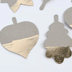 Rico Design Papieranhänger Blätter Graukarton 8 Stück verschiedene Designs