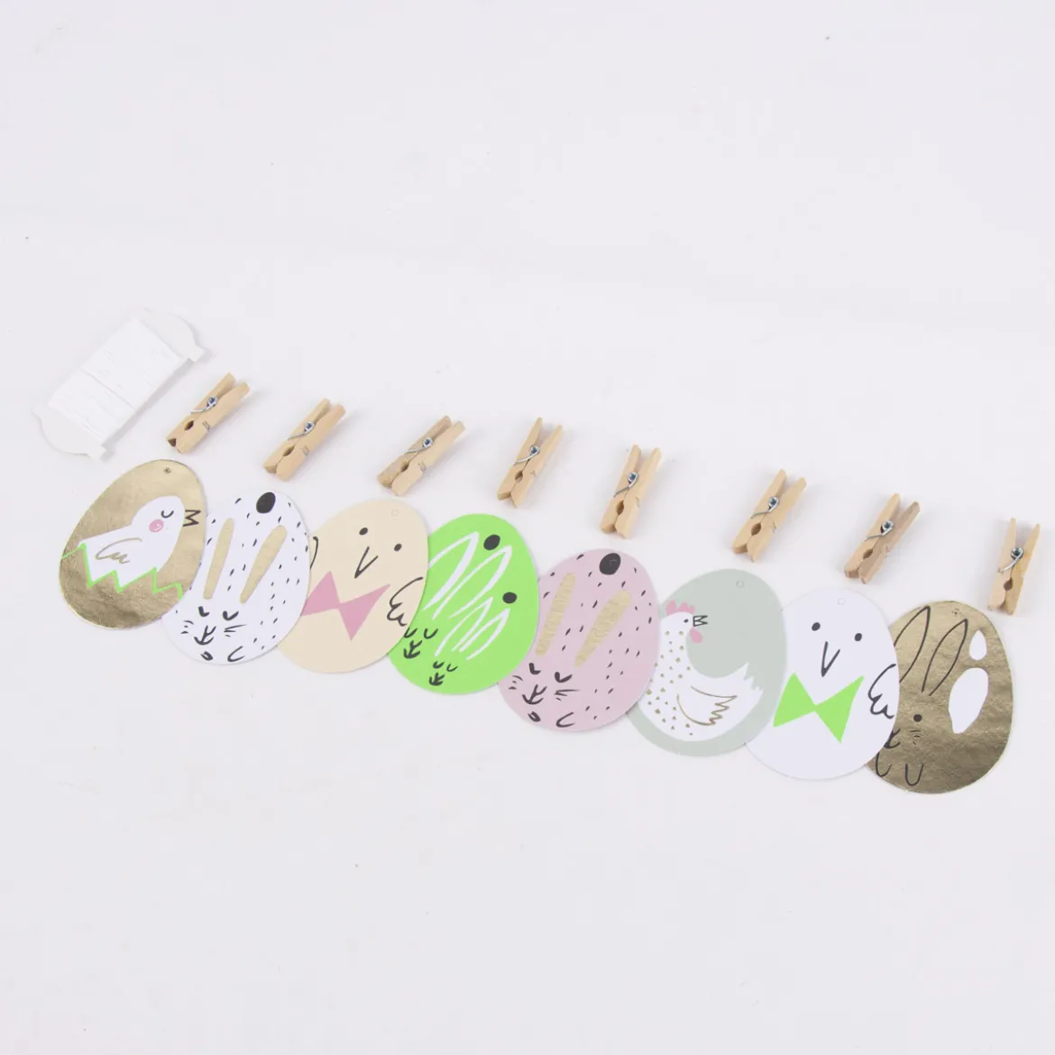 Rico Design Papieranhänger Bunny Hop Ostereier mit Schnur und Klammern 8 Stück