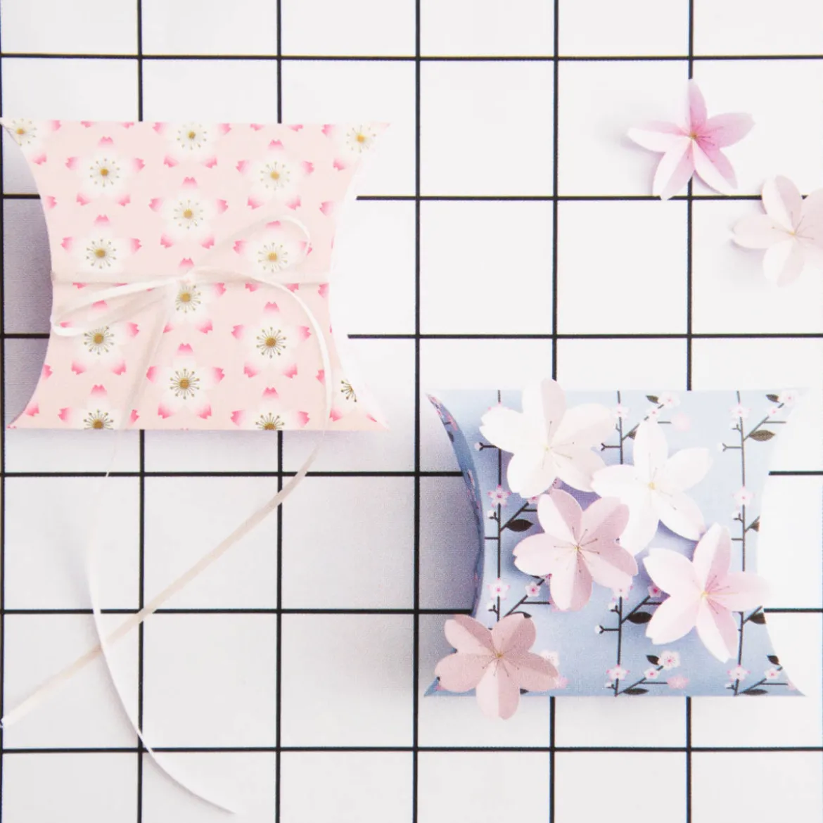 Rico Design Papierblüten Kirschblüten rosa goldfarbig 90 Stück