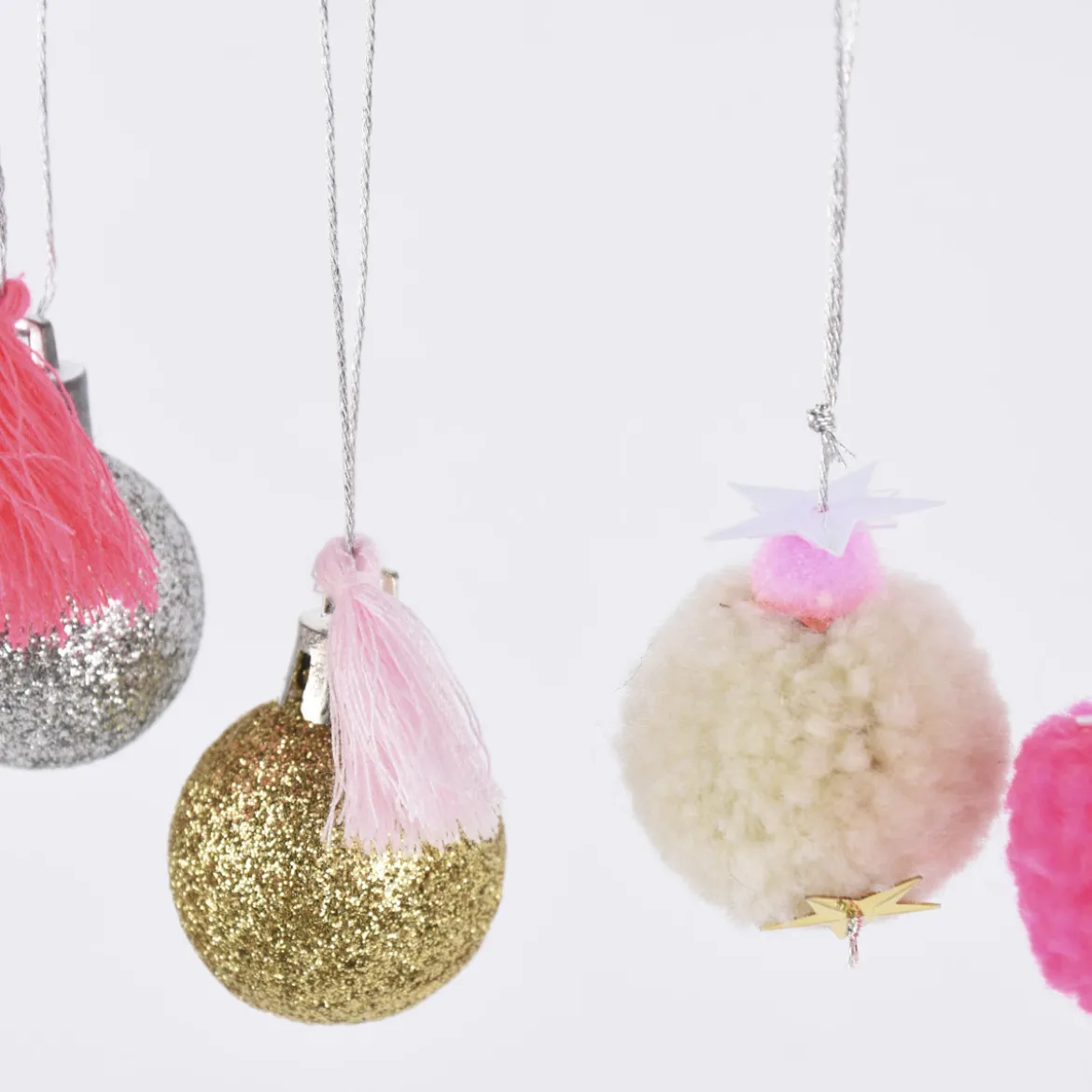 Rico Design Pompon- und Kugel-Anhänger neon pastell 6 Stück 3cm