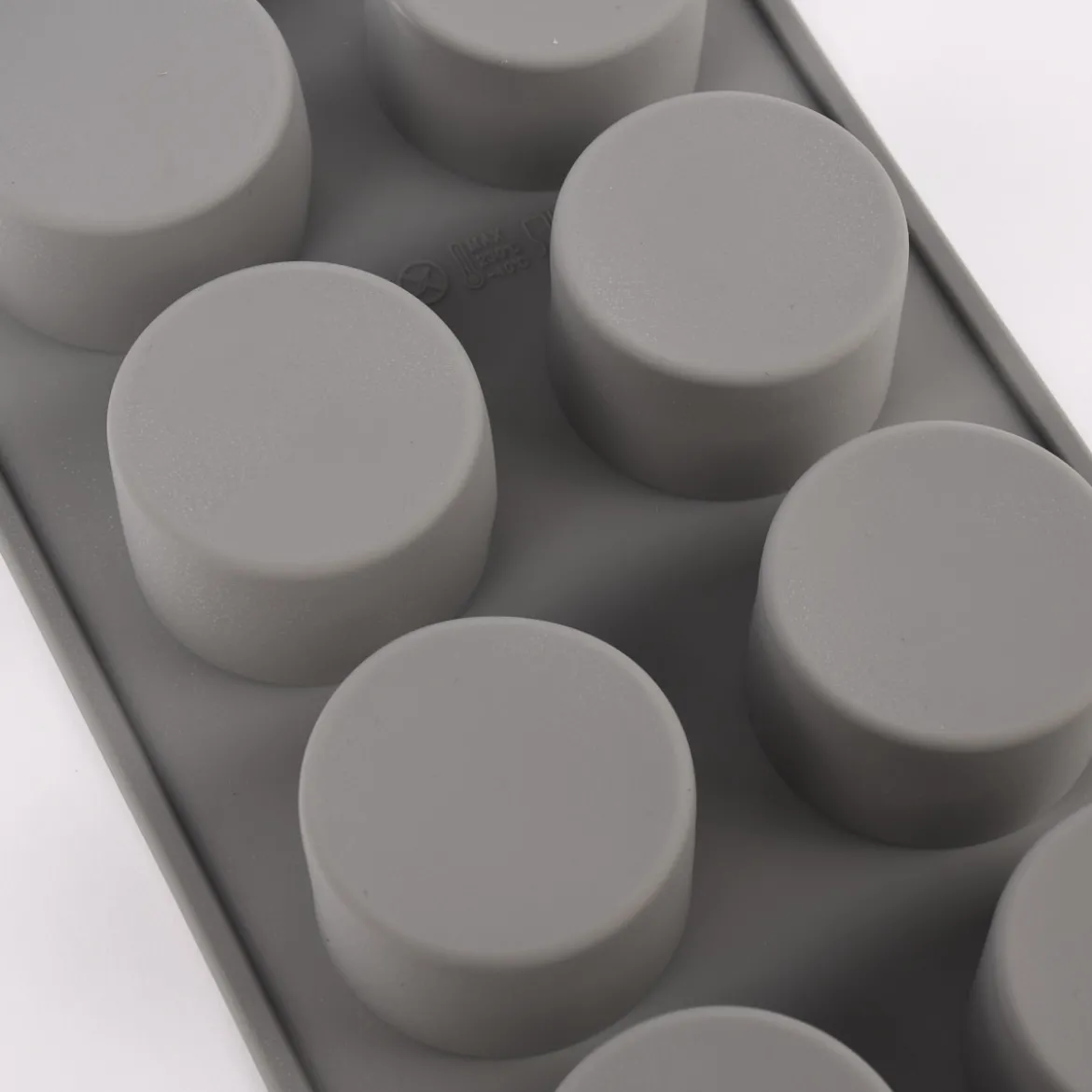 Rico Design Seifengießform rund für 8 Stück 5,7x3cm