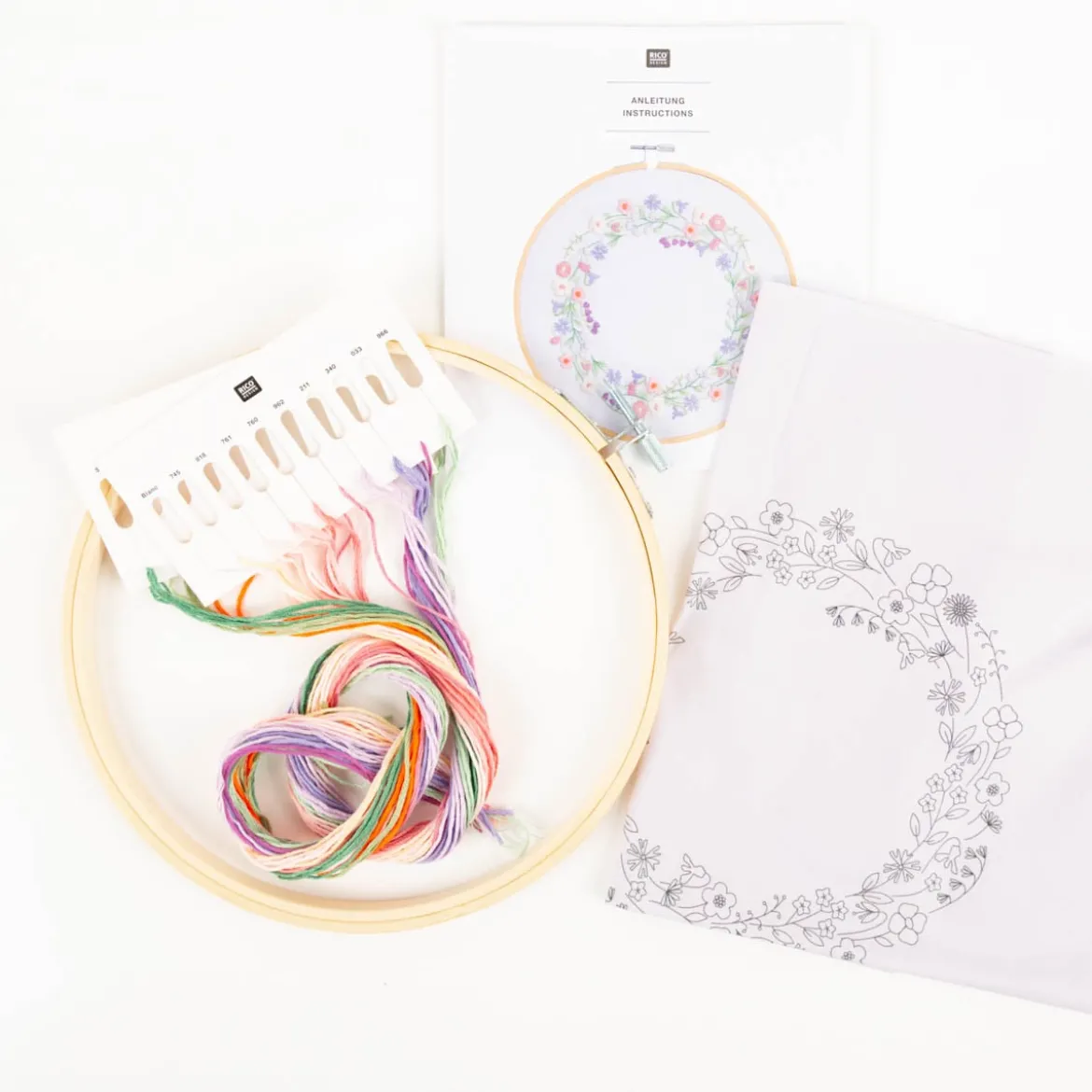 Rico Design Stickpackung vorgezeichnet Blumenkranz Set mit Stickring 20cm