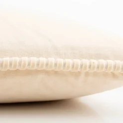 Samtkissen Carmel mit Kederumrandung dove white 45x45cm