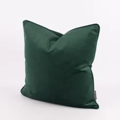 Samtkissen LeVelvet mit Kederumrandung und Federfüllung smaragdgrün 50x50cm von SCHÖNER LEBEN.