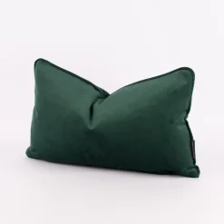Samtkissen LeVelvet mit Kederumrandung und Federfüllung smaragdgrün 30x50cm von SCHÖNER LEBEN.