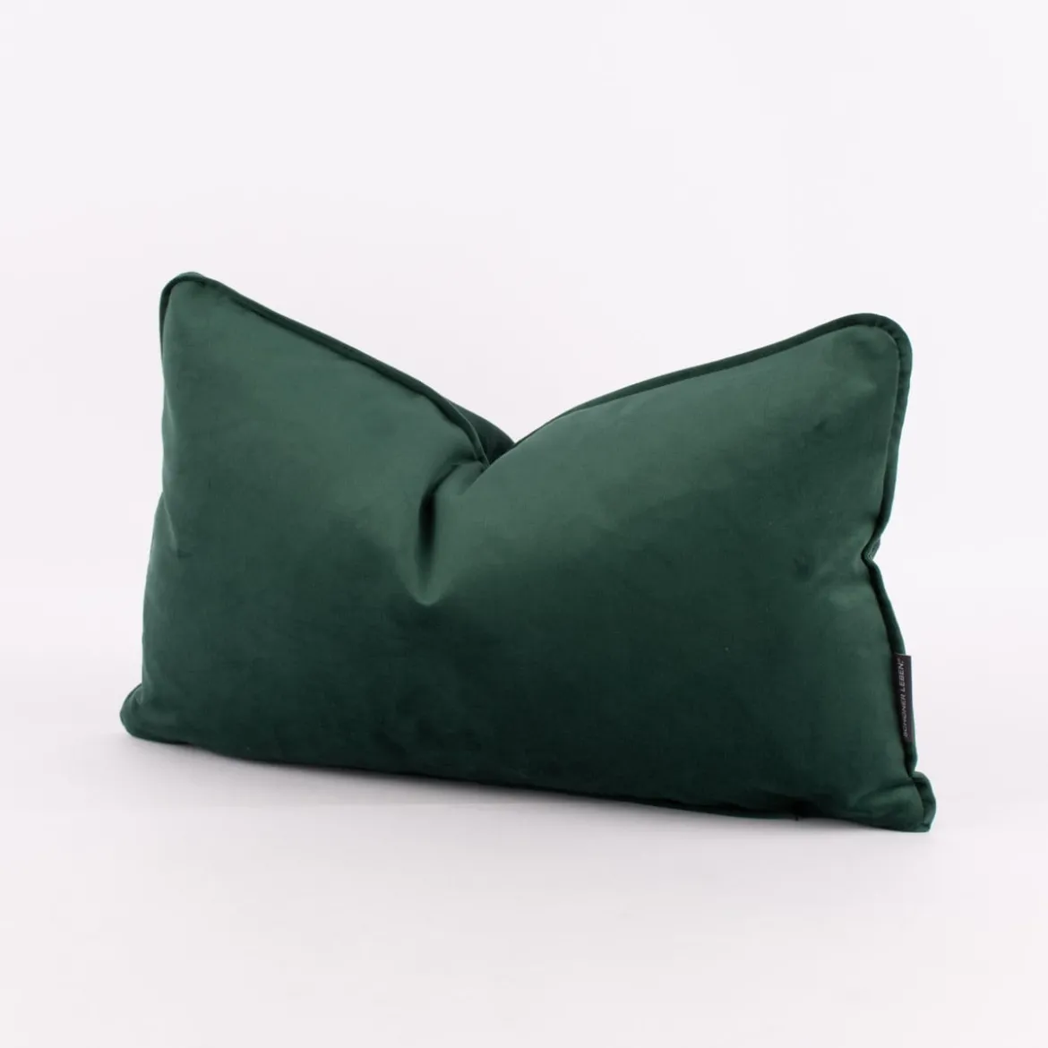 Samtkissen LeVelvet mit Kederumrandung und Federfüllung smaragdgrün 30x50cm von SCHÖNER LEBEN.