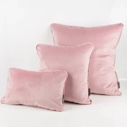 Samtkissen LeVelvet mit Kederumrandung und Federfüllung rosa 50x50cm von SCHÖNER LEBEN.
