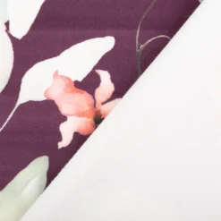 Samtstoff Blumen mauve grün – Digitaldruck mit leuchtendem Design