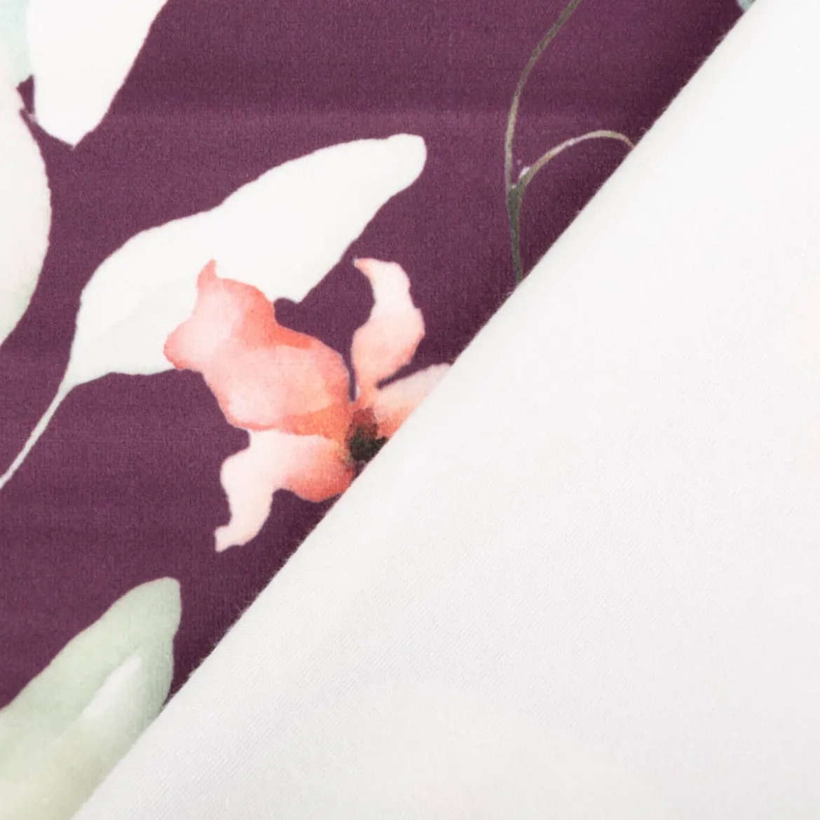 Samtstoff Blumen mauve grün – Digitaldruck mit leuchtendem Design